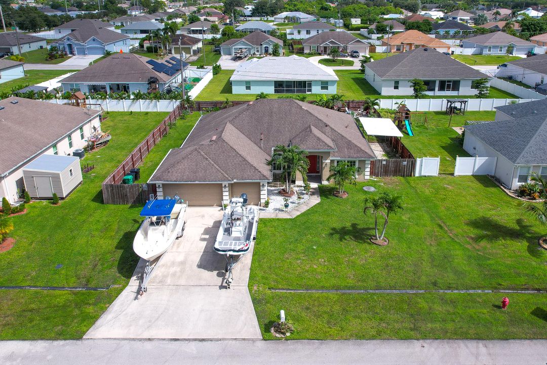 For Sale: $600,000 (4 beds, 3 baths, 2307 Square Feet)