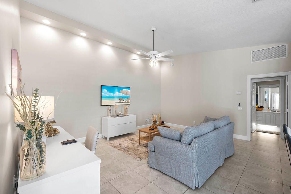 For Sale: $309,000 (2 beds, 2 baths, 1526 Square Feet)