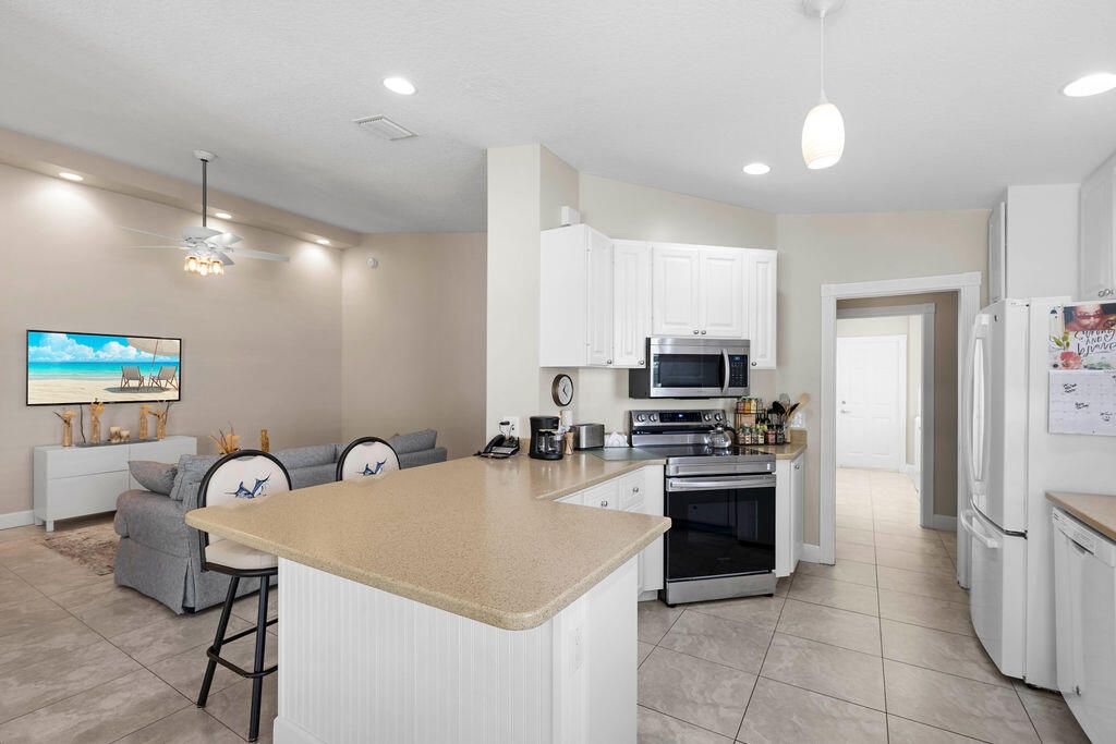 For Sale: $309,000 (2 beds, 2 baths, 1526 Square Feet)