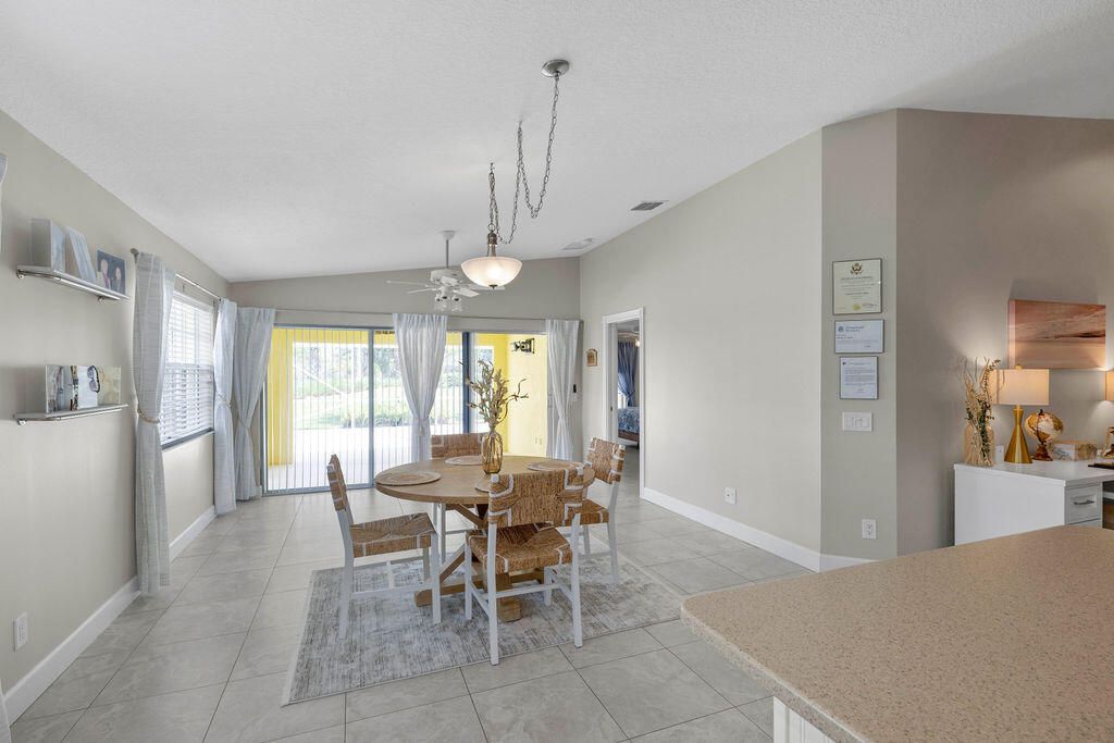 For Sale: $309,000 (2 beds, 2 baths, 1526 Square Feet)