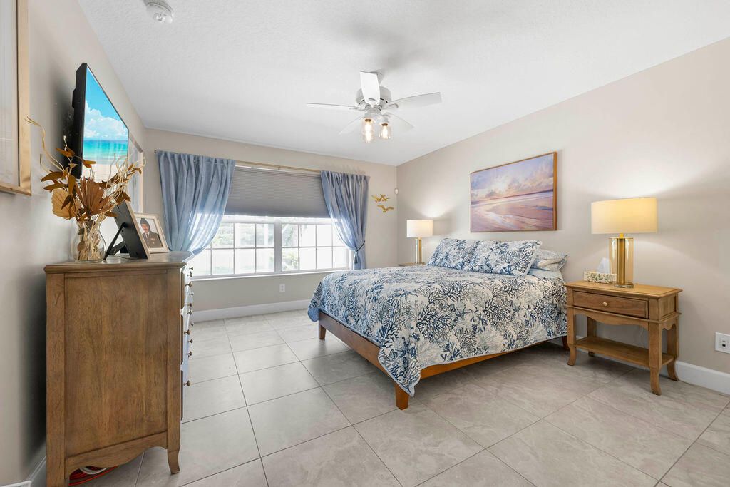 For Sale: $309,000 (2 beds, 2 baths, 1526 Square Feet)