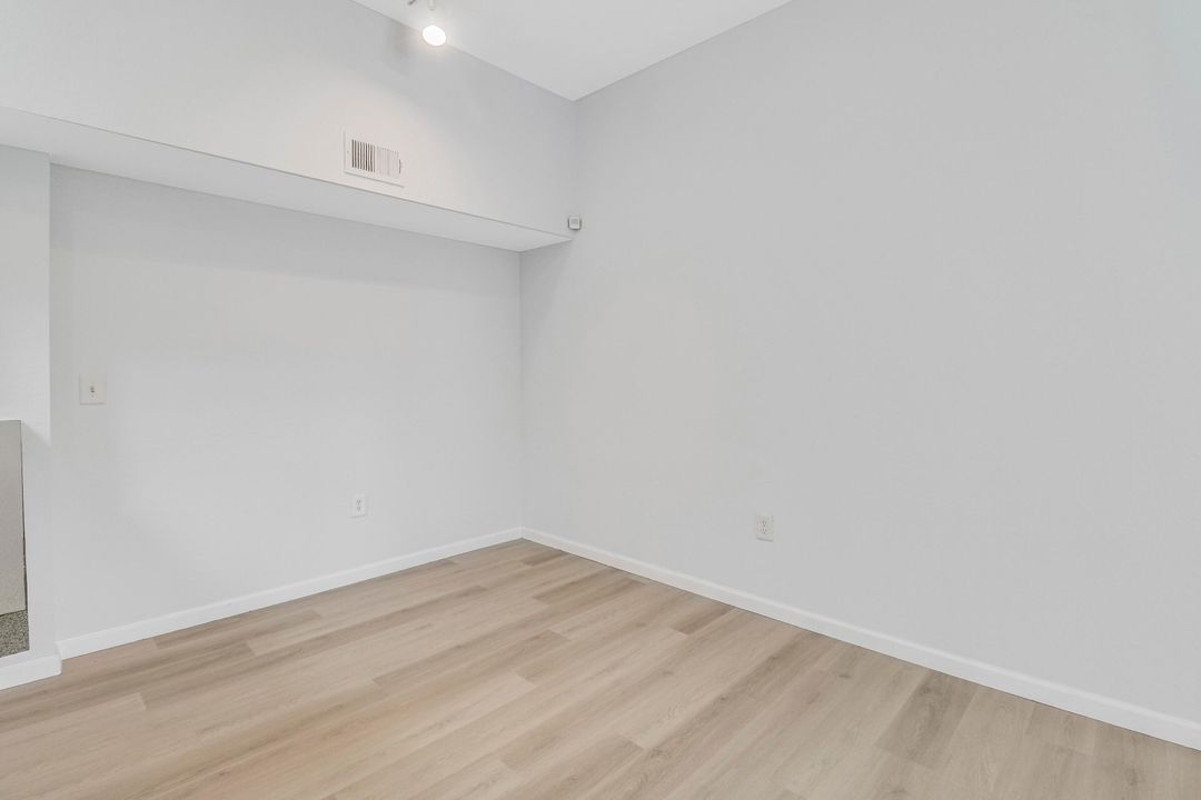 For Rent: $1,850 (2 beds, 2 baths, 1033 Square Feet)