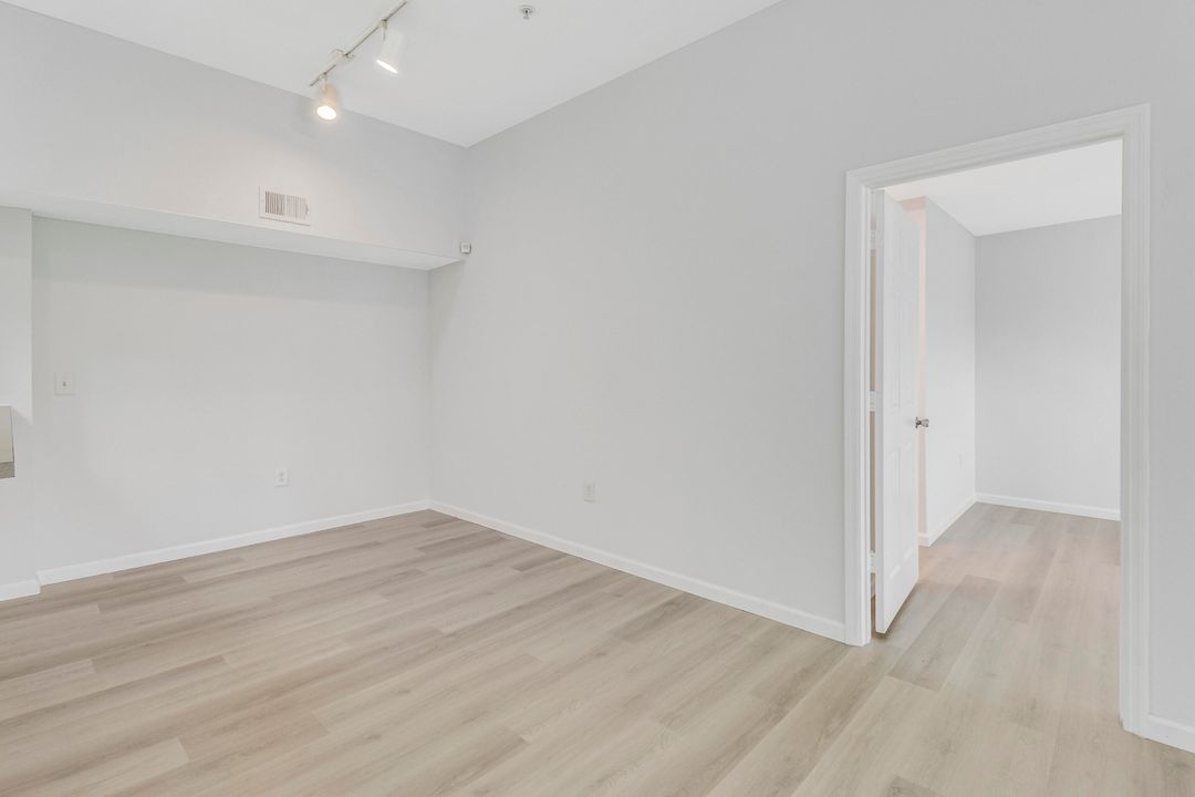 For Rent: $1,850 (2 beds, 2 baths, 1033 Square Feet)