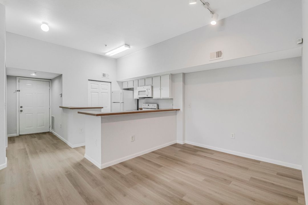 For Rent: $1,850 (2 beds, 2 baths, 1033 Square Feet)
