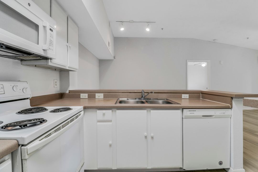 For Rent: $1,850 (2 beds, 2 baths, 1033 Square Feet)