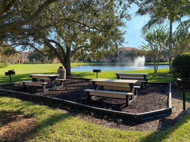 For Rent: $1,850 (2 beds, 2 baths, 1033 Square Feet)