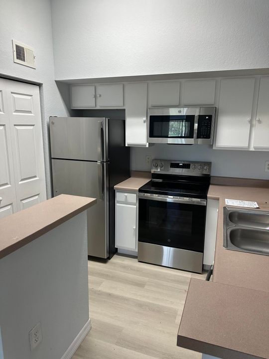 For Rent: $1,850 (2 beds, 2 baths, 1033 Square Feet)