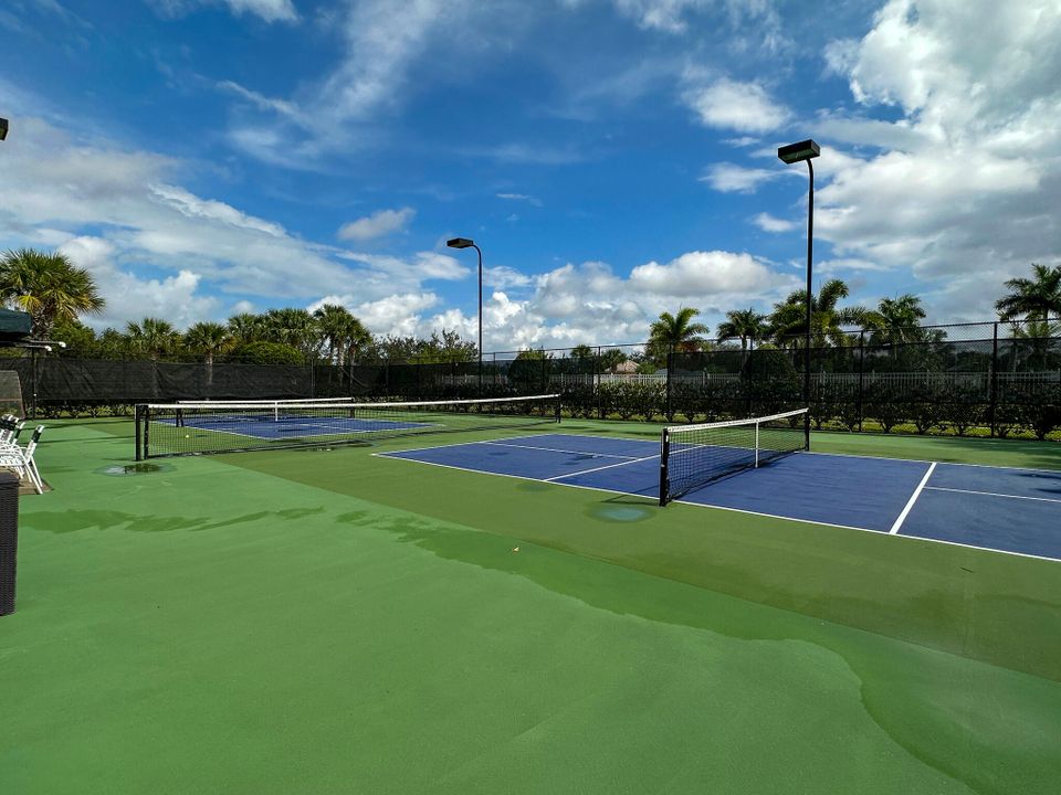 For Sale: $309,000 (2 beds, 2 baths, 1526 Square Feet)