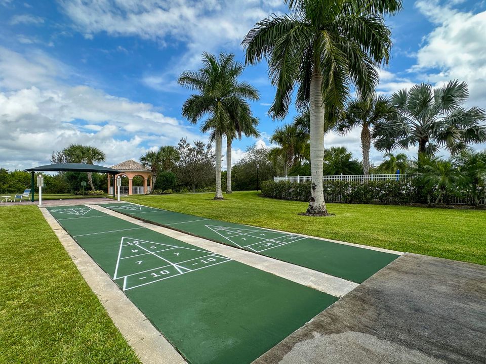 For Sale: $309,000 (2 beds, 2 baths, 1526 Square Feet)