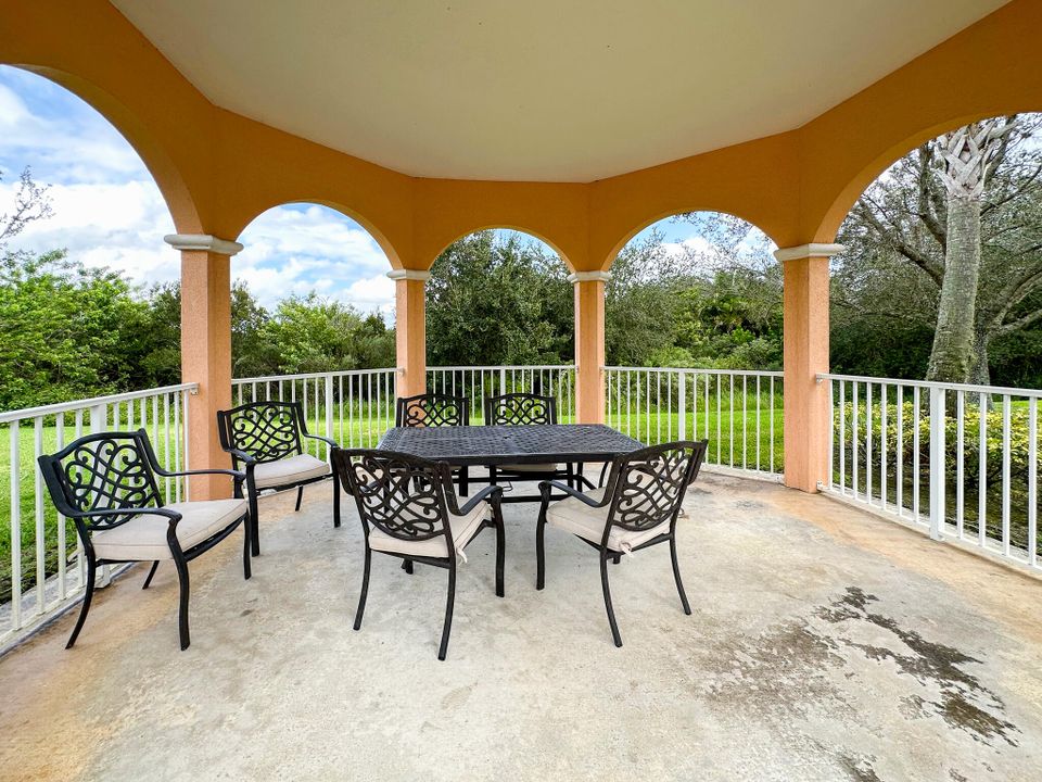 For Sale: $309,000 (2 beds, 2 baths, 1526 Square Feet)