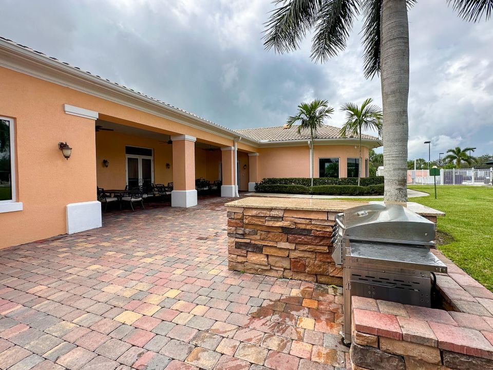 For Sale: $309,000 (2 beds, 2 baths, 1526 Square Feet)