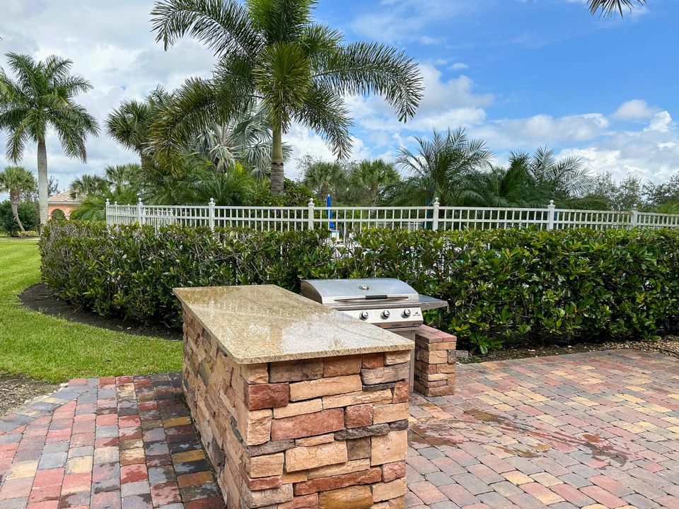 For Sale: $309,000 (2 beds, 2 baths, 1526 Square Feet)