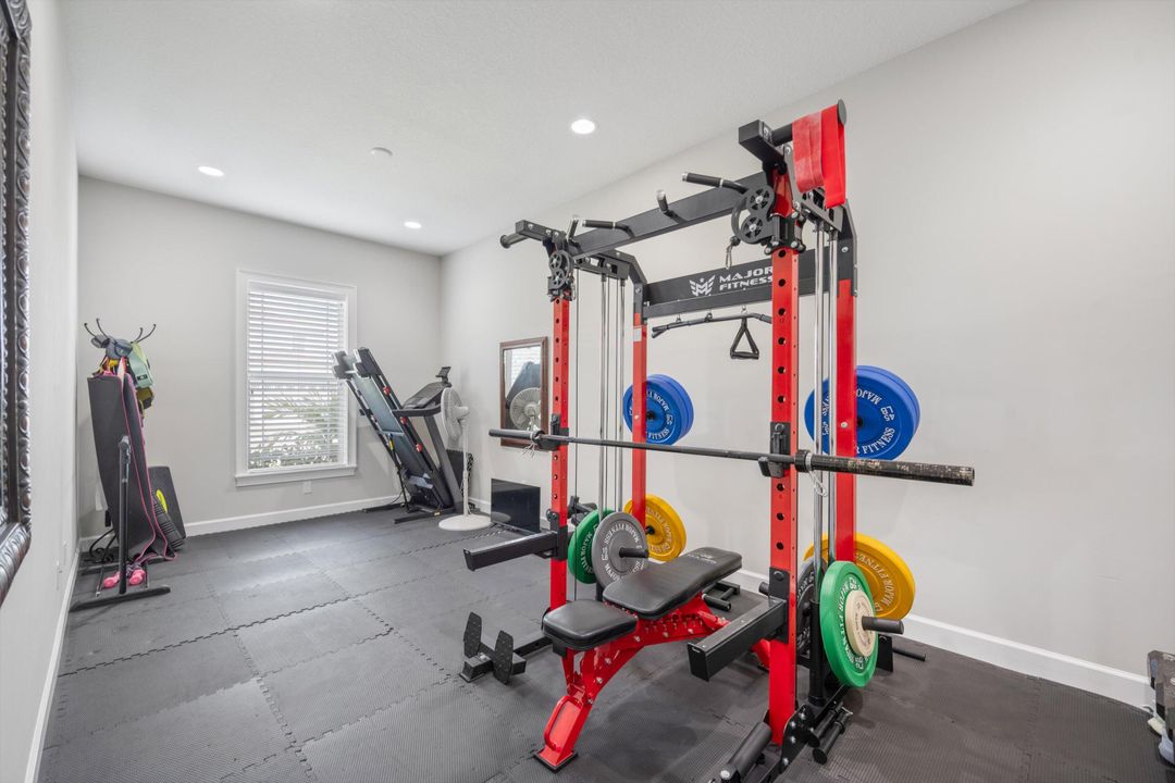 合同活跃: $899,999 (6 贝兹, 5 浴室, 4102 平方英尺)