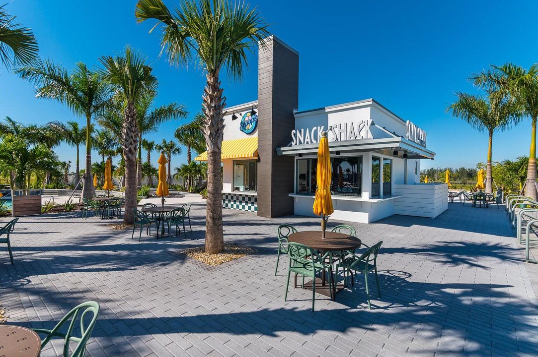 合同活跃: $899,999 (6 贝兹, 5 浴室, 4102 平方英尺)