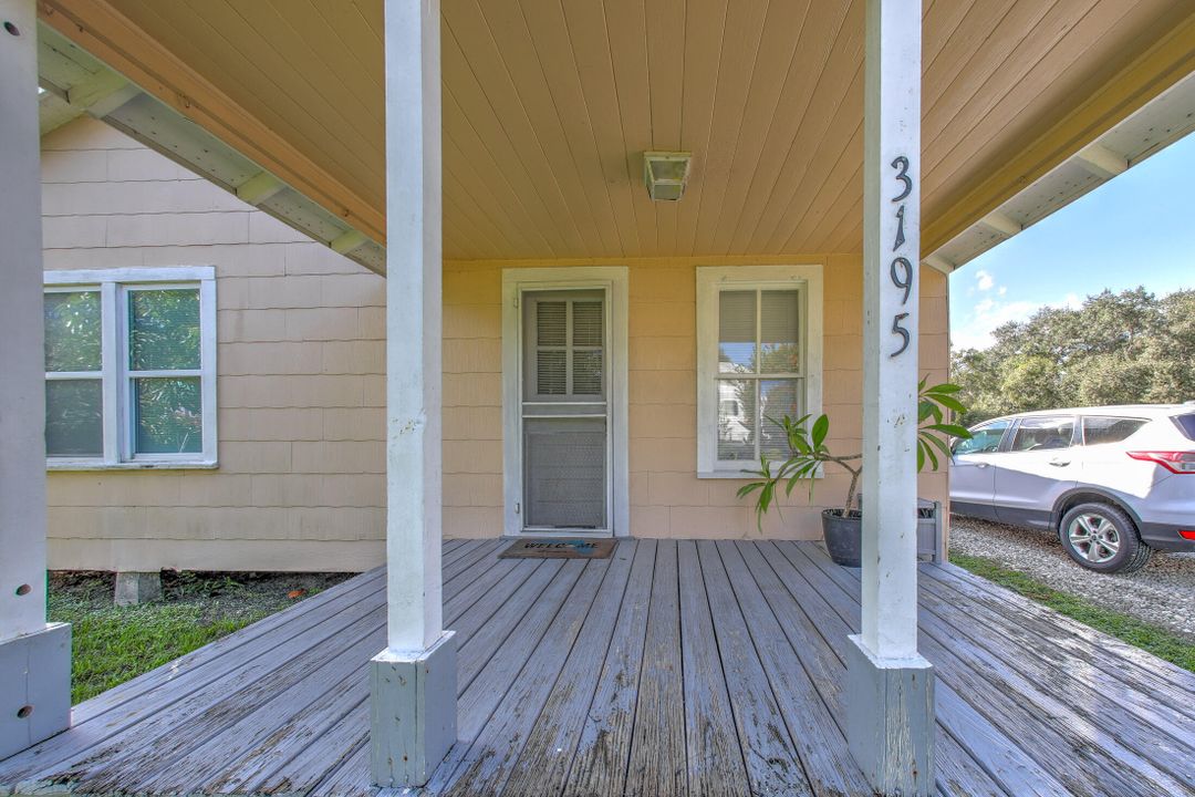 For Sale: $245,000 (2 beds, 1 baths, 1140 Square Feet)