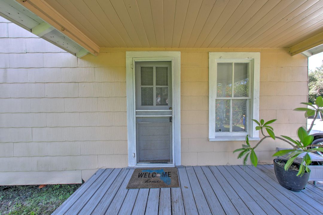 For Sale: $245,000 (2 beds, 1 baths, 1140 Square Feet)