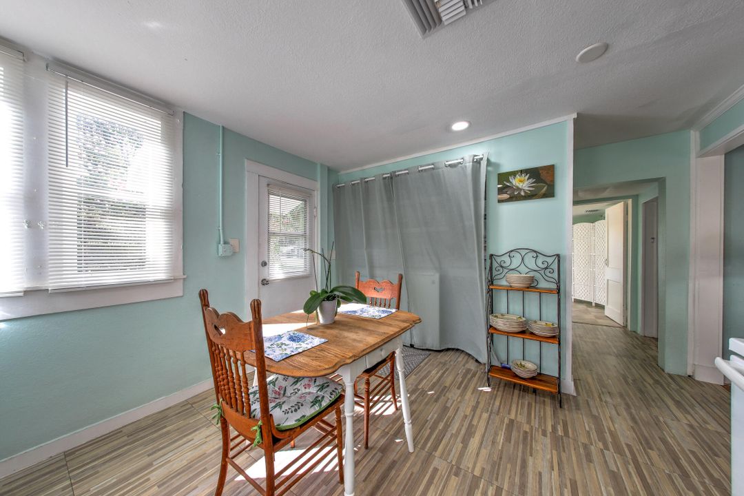 For Sale: $245,000 (2 beds, 1 baths, 1140 Square Feet)