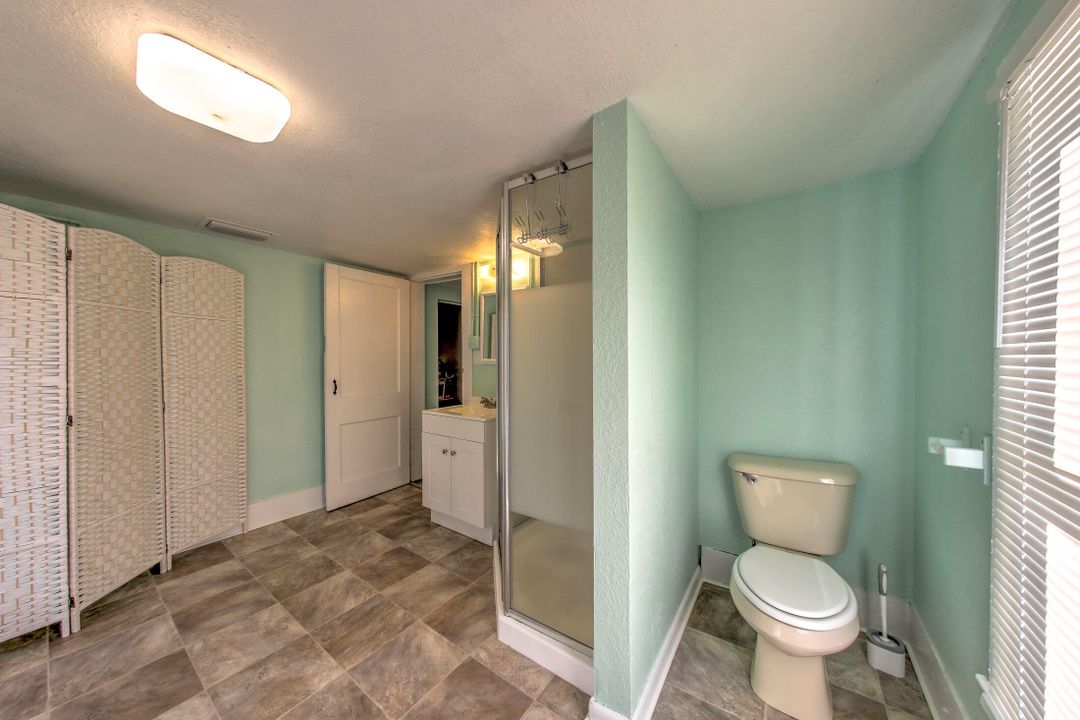 For Sale: $245,000 (2 beds, 1 baths, 1140 Square Feet)