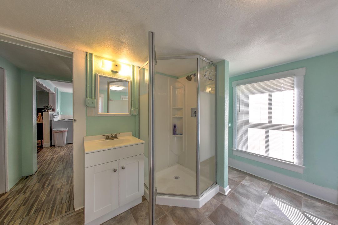 For Sale: $245,000 (2 beds, 1 baths, 1140 Square Feet)