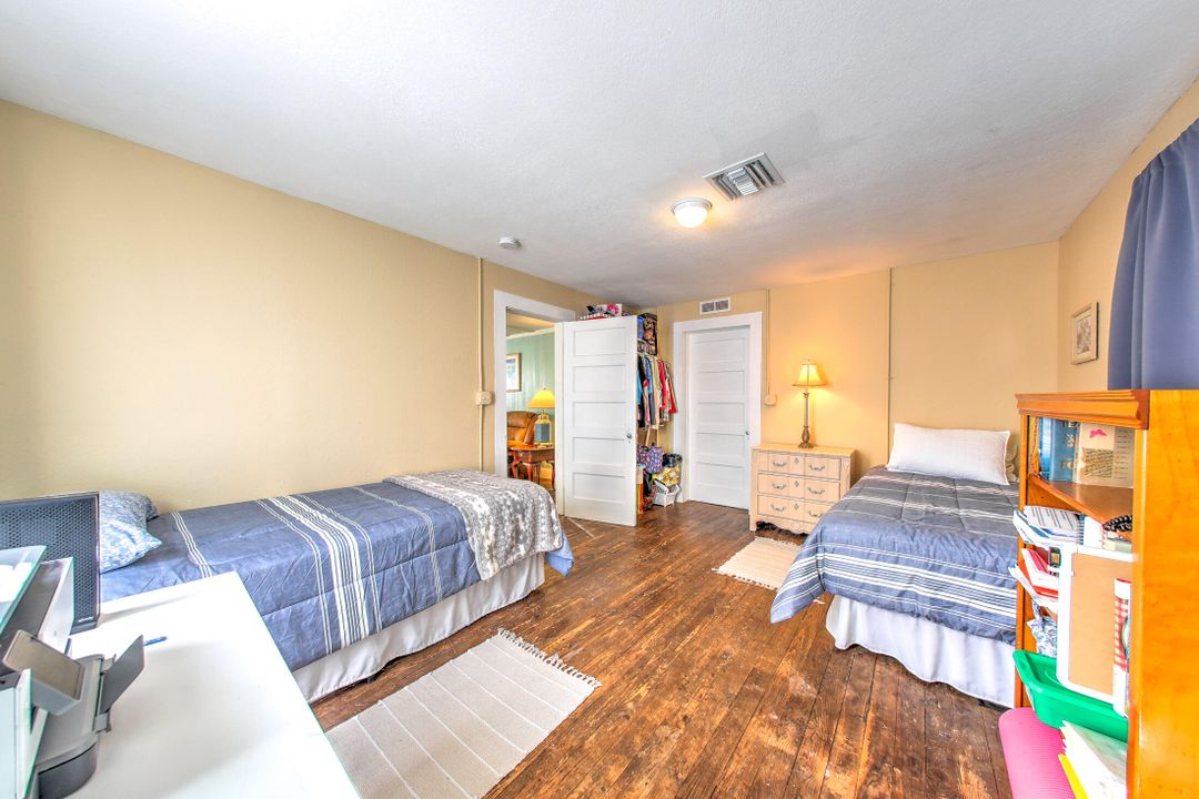 For Sale: $245,000 (2 beds, 1 baths, 1140 Square Feet)