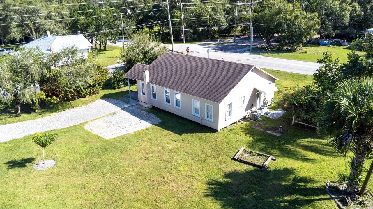 For Sale: $245,000 (2 beds, 1 baths, 1140 Square Feet)