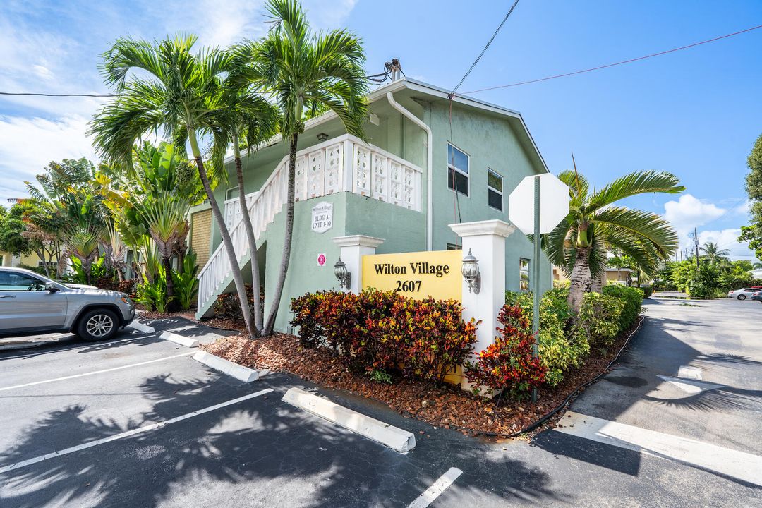 For Rent: $1,700 (2 beds, 1 baths, 842 Square Feet)