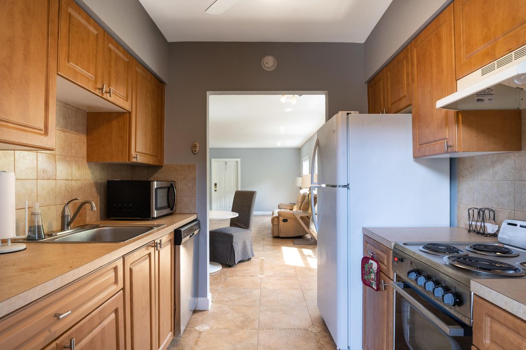 For Rent: $1,700 (2 beds, 1 baths, 842 Square Feet)