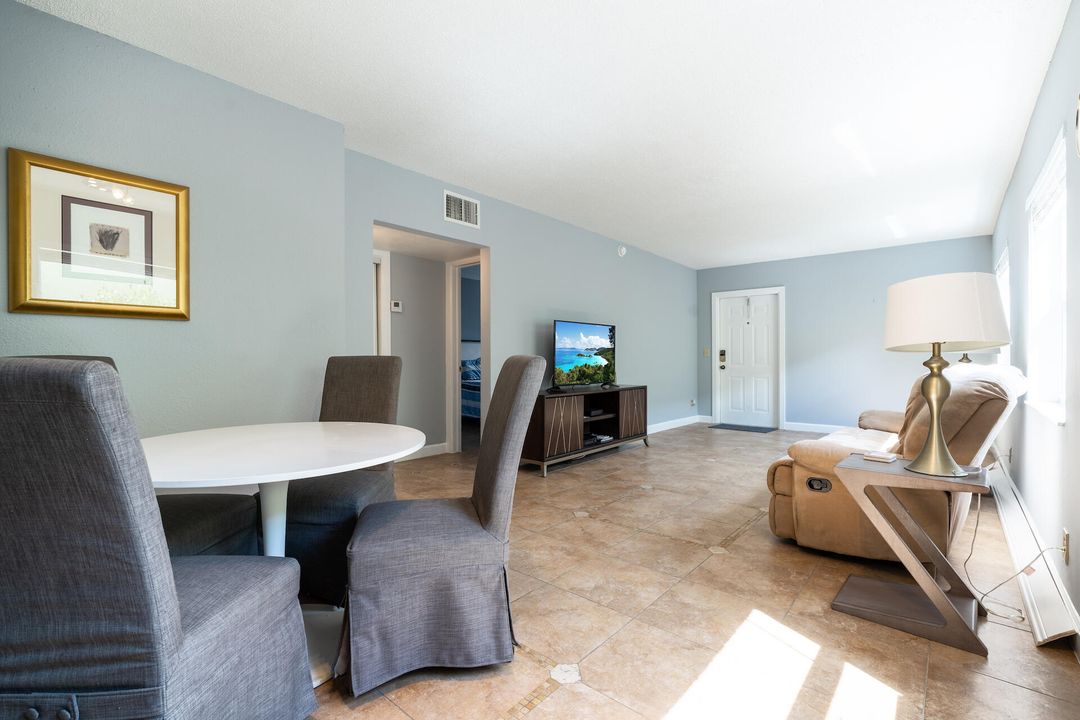 For Rent: $1,700 (2 beds, 1 baths, 842 Square Feet)