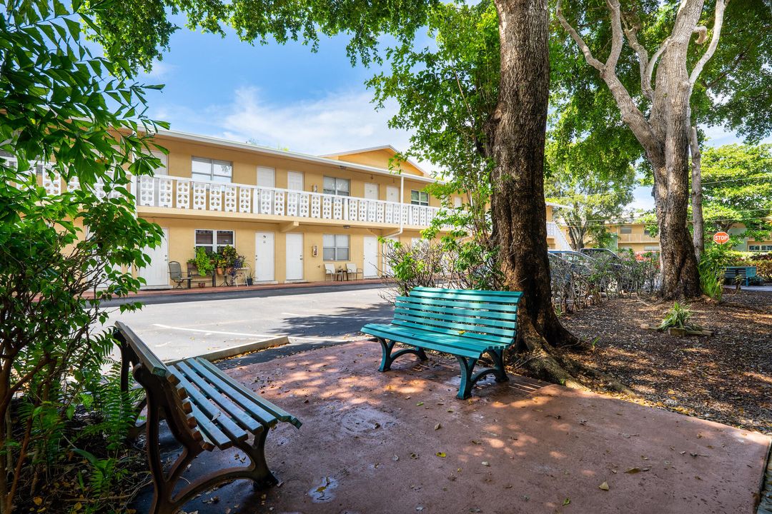 For Rent: $1,700 (2 beds, 1 baths, 842 Square Feet)