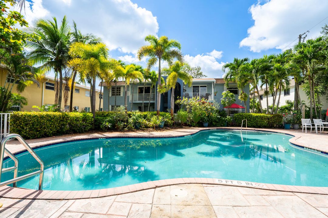 For Rent: $1,700 (2 beds, 1 baths, 842 Square Feet)