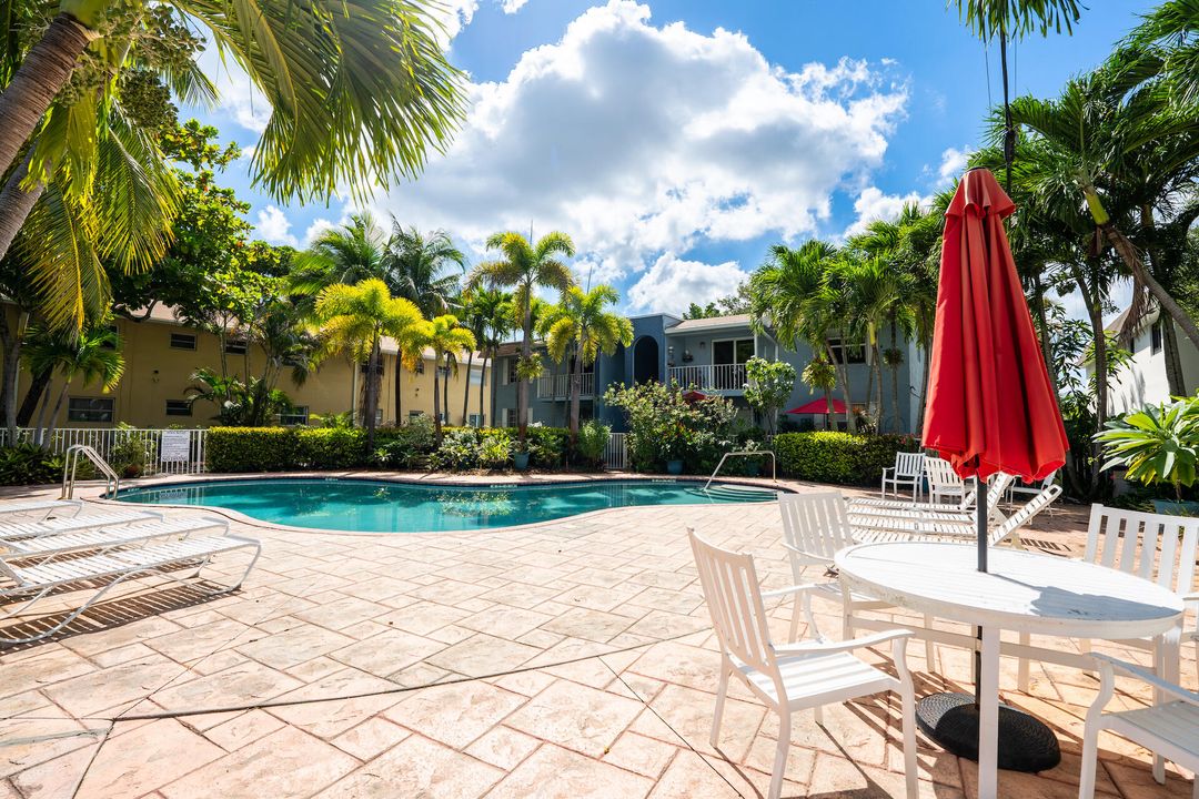 For Rent: $1,700 (2 beds, 1 baths, 842 Square Feet)