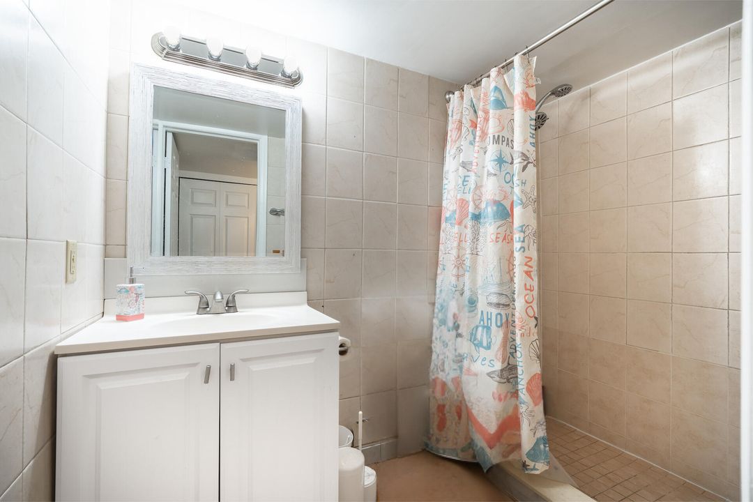 For Rent: $1,700 (2 beds, 1 baths, 842 Square Feet)