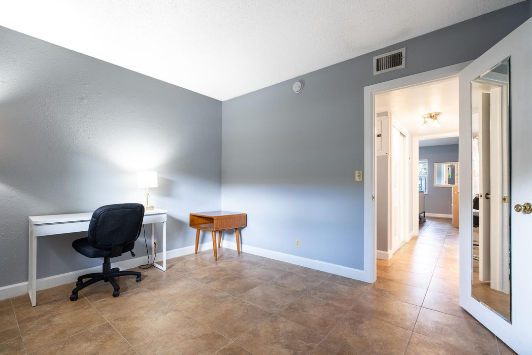 For Rent: $1,700 (2 beds, 1 baths, 842 Square Feet)