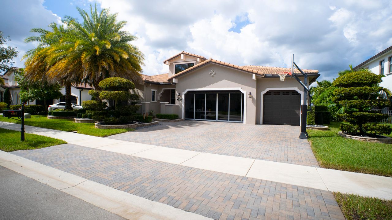 For Sale: $1,750,000 (5 beds, 3 baths, 3494 Square Feet)