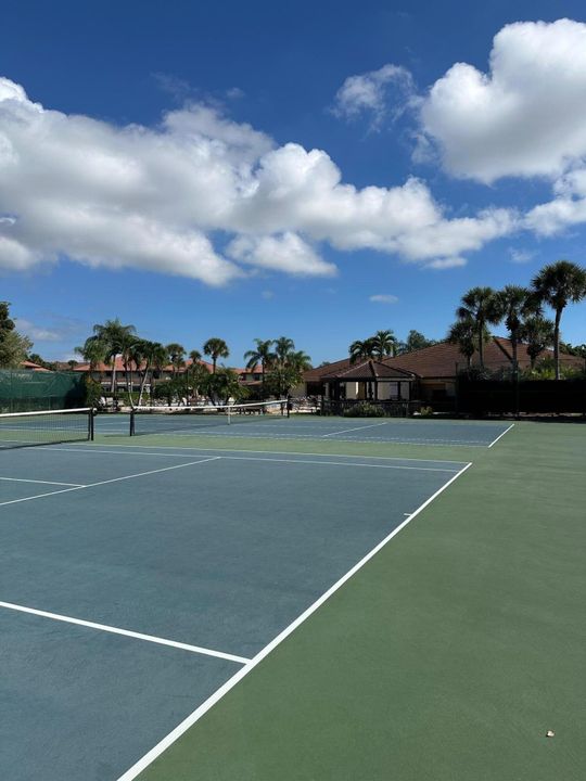 For Sale: $155,000 (1 beds, 1 baths, 697 Square Feet)