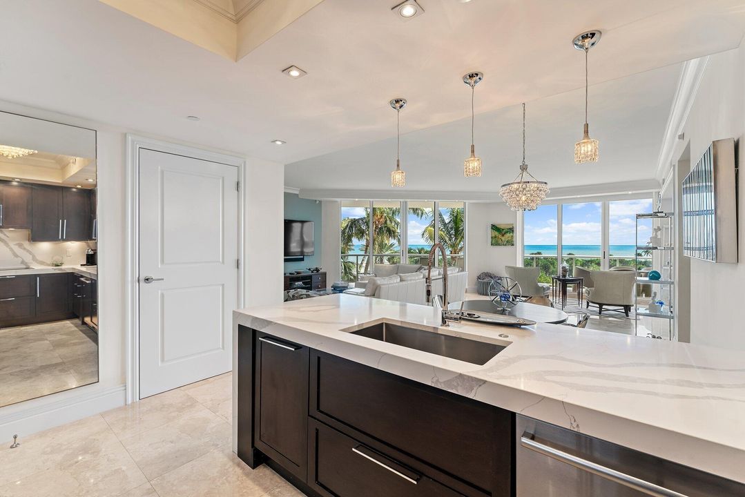 В аренду: $20,000 (2 спален, 2 ванн, 1920 Квадратных фут)