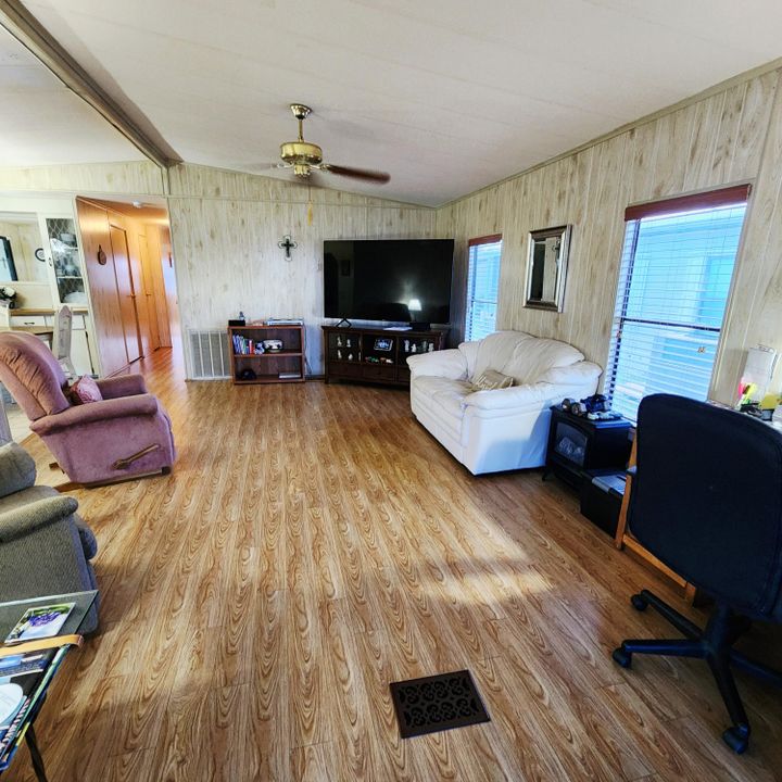 For Sale: $45,000 (2 beds, 2 baths, 1564 Square Feet)