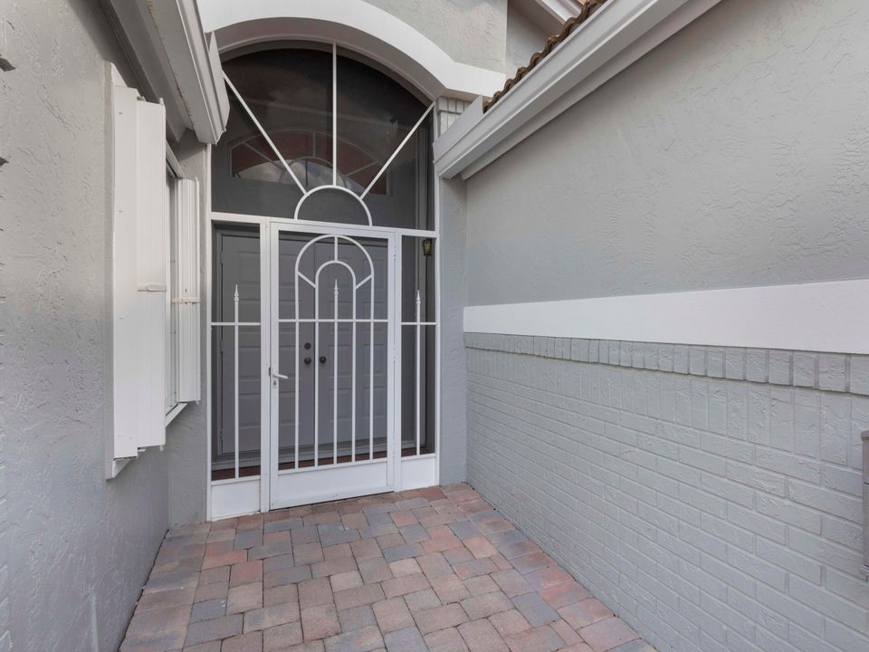 For Sale: $448,900 (3 beds, 2 baths, 2073 Square Feet)