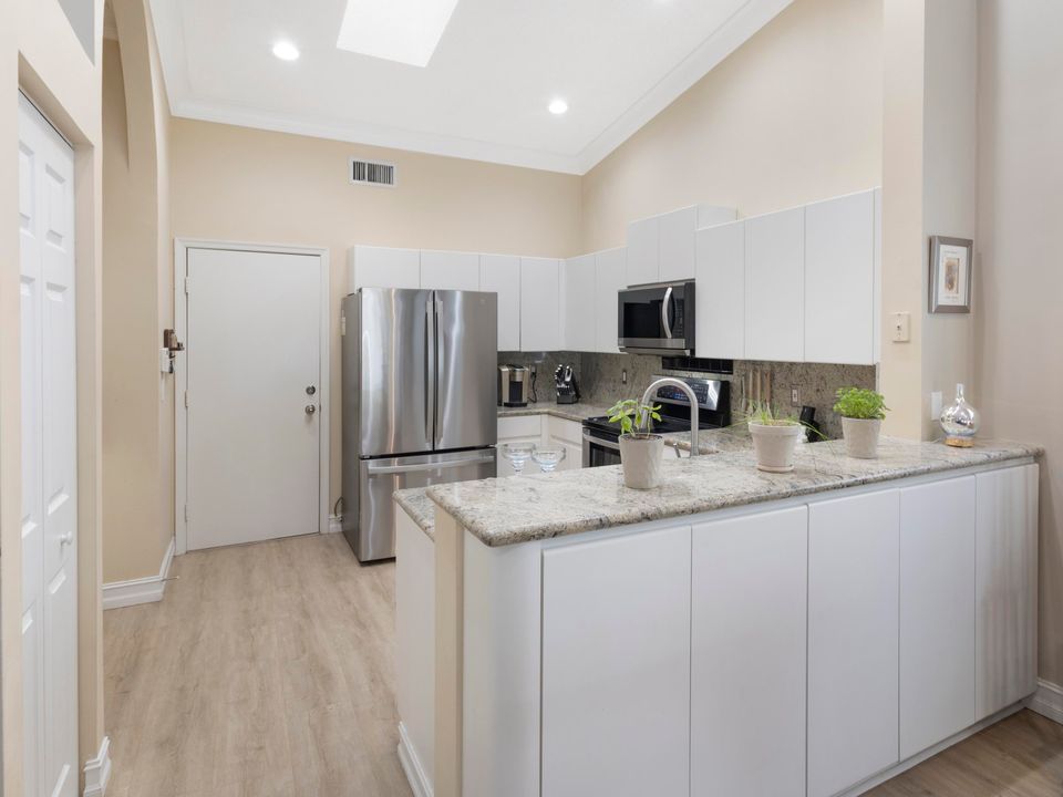 For Sale: $448,900 (3 beds, 2 baths, 2073 Square Feet)