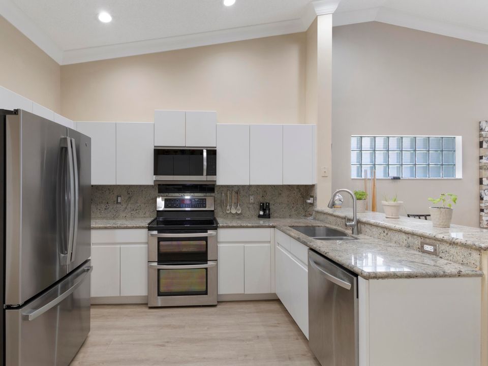 For Sale: $448,900 (3 beds, 2 baths, 2073 Square Feet)