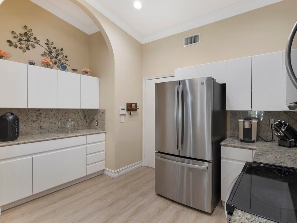 For Sale: $448,900 (3 beds, 2 baths, 2073 Square Feet)