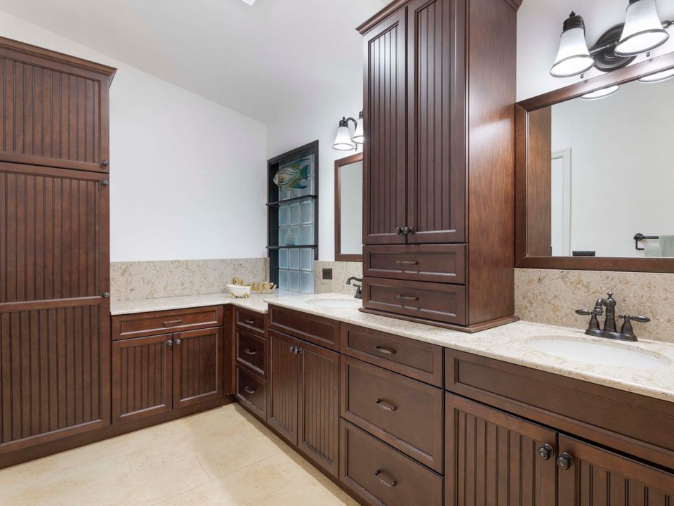 For Sale: $448,900 (3 beds, 2 baths, 2073 Square Feet)