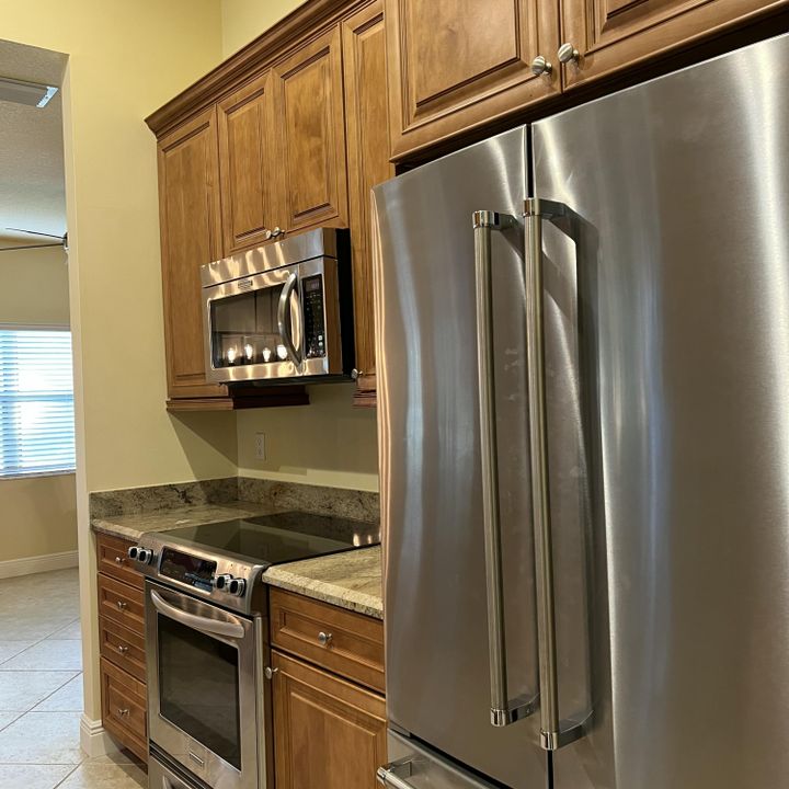 Active With Contract: $725,000 (2 beds, 2 baths, 2023 Square Feet)