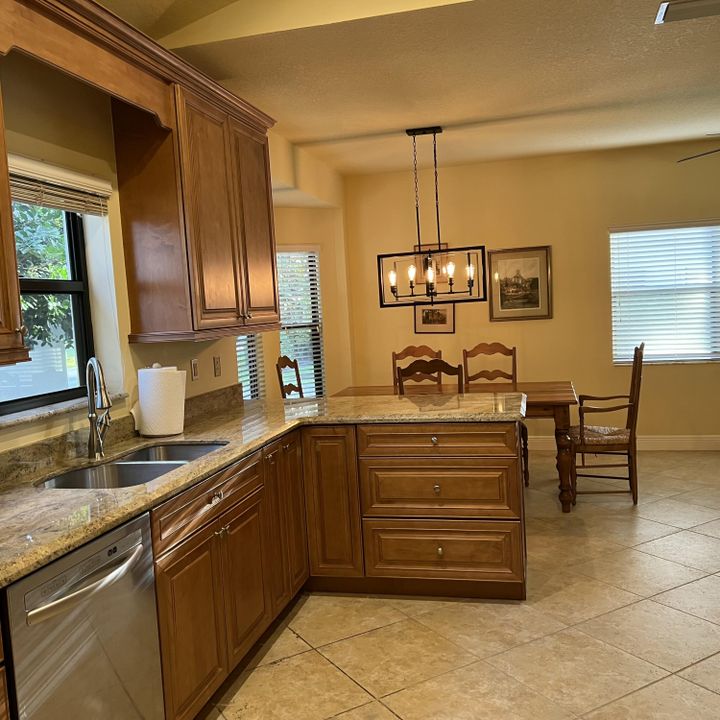 Active With Contract: $725,000 (2 beds, 2 baths, 2023 Square Feet)