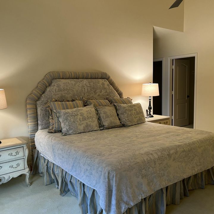 Active With Contract: $725,000 (2 beds, 2 baths, 2023 Square Feet)