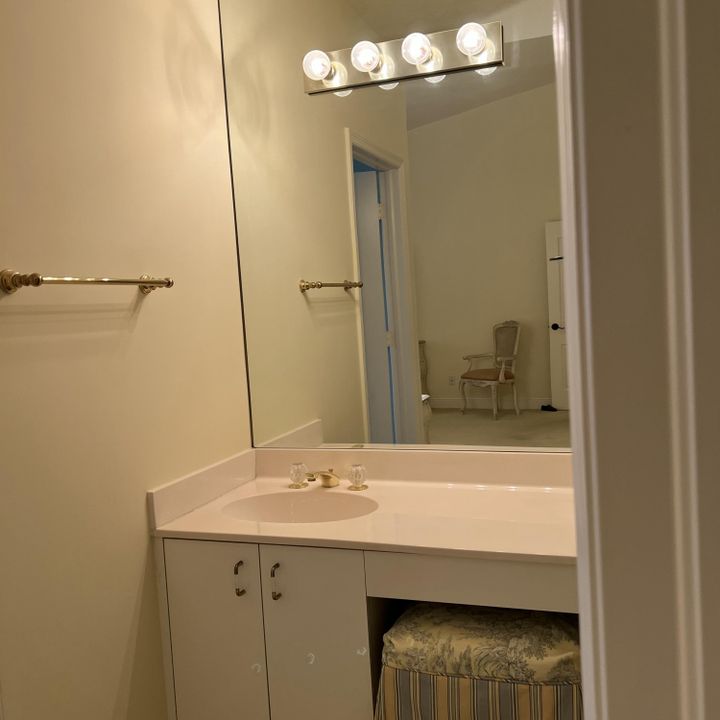 Active With Contract: $725,000 (2 beds, 2 baths, 2023 Square Feet)