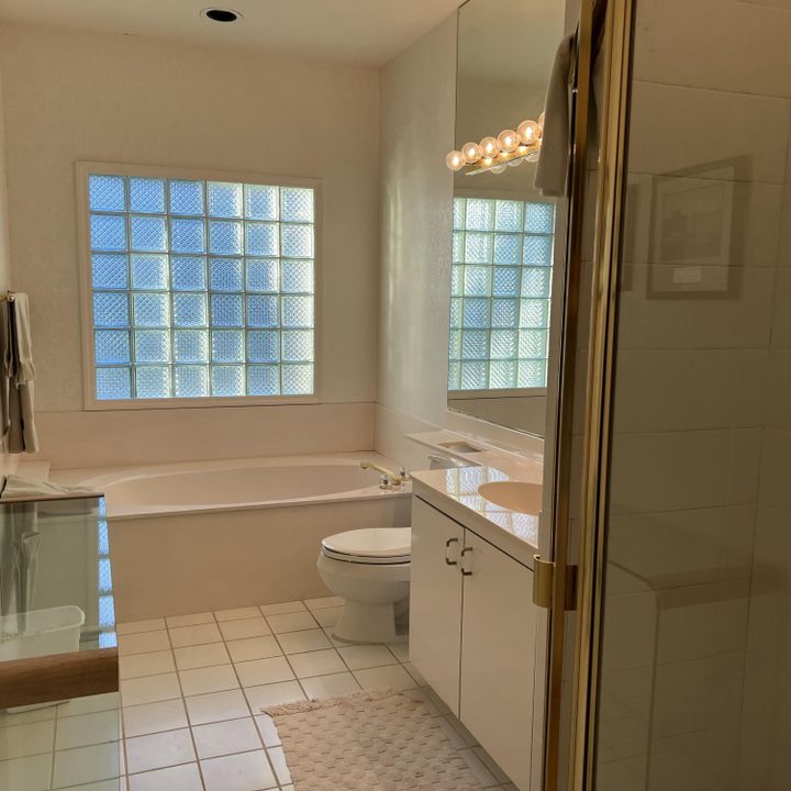 Active With Contract: $725,000 (2 beds, 2 baths, 2023 Square Feet)