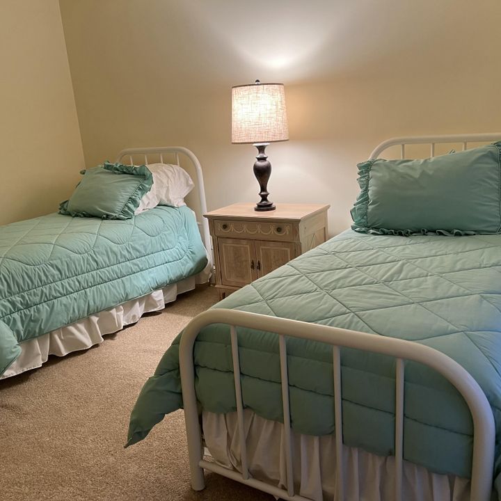 Active With Contract: $725,000 (2 beds, 2 baths, 2023 Square Feet)