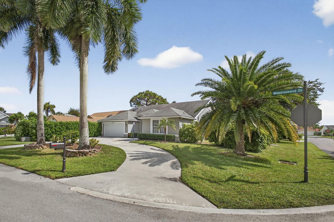 For Rent: $3,300 (3 beds, 2 baths, 2041 Square Feet)