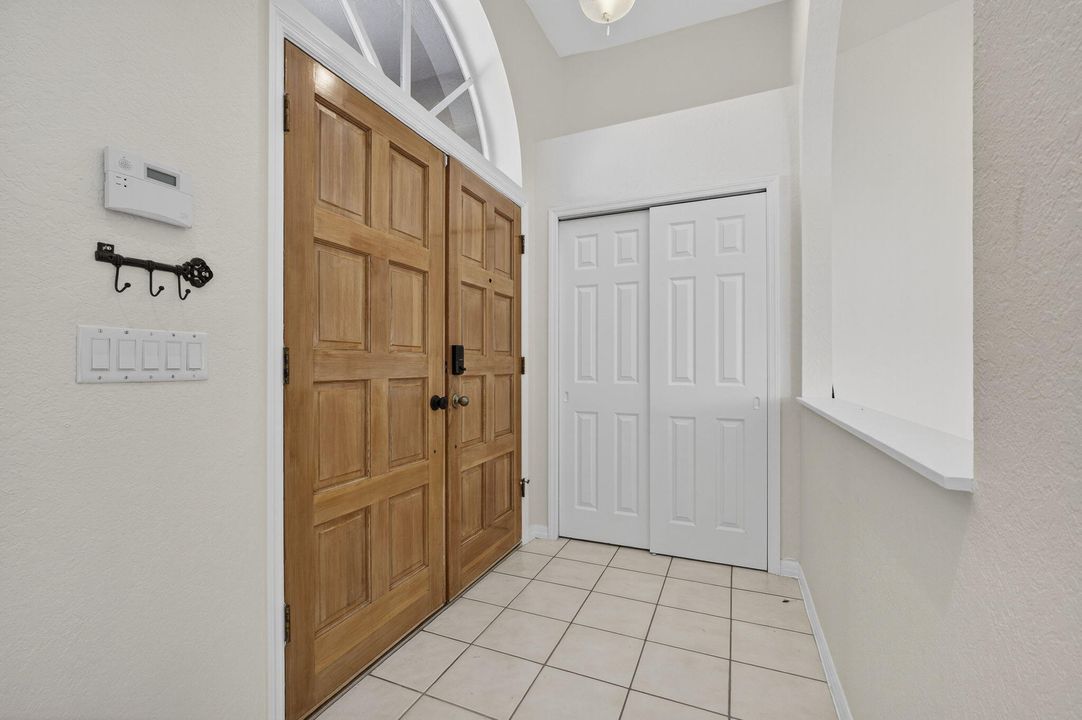 For Rent: $3,300 (3 beds, 2 baths, 2041 Square Feet)